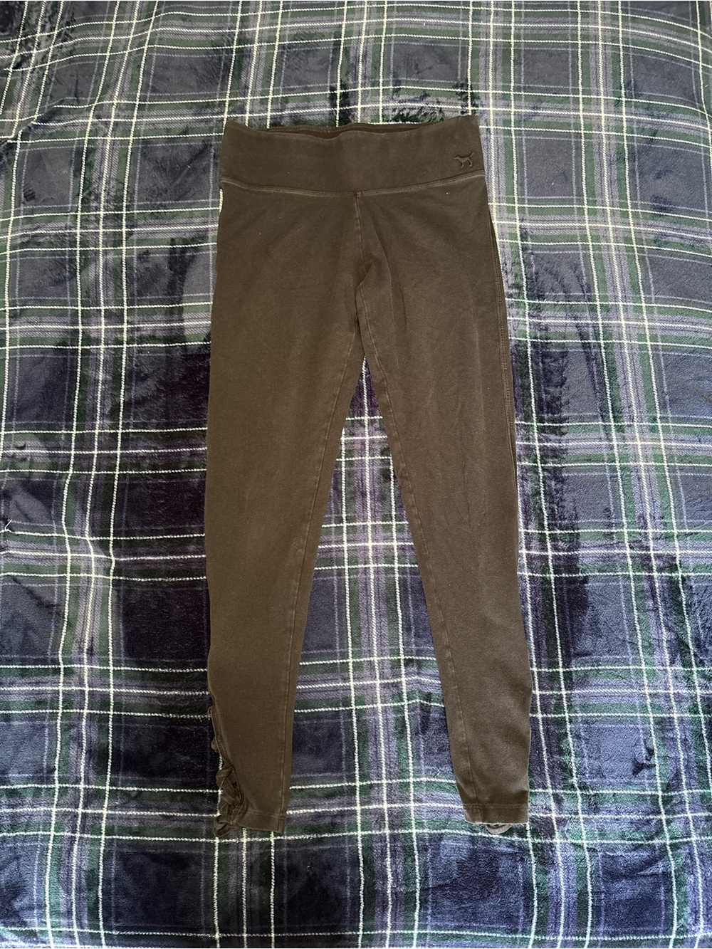Y2K 2000s Victoria's Secret PINK yoga leggings w/ side detailing. Size S.